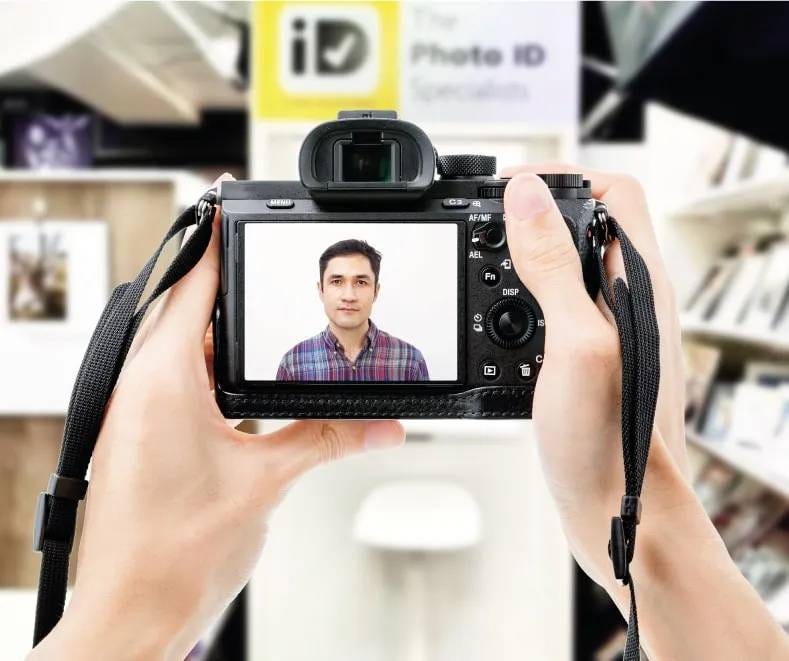 A photo block with a wedding photo displayed in front of a Christmas background