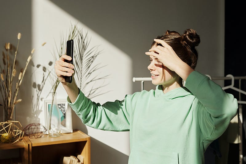 How To Take A Killer Instagram Profile Picture Selfie